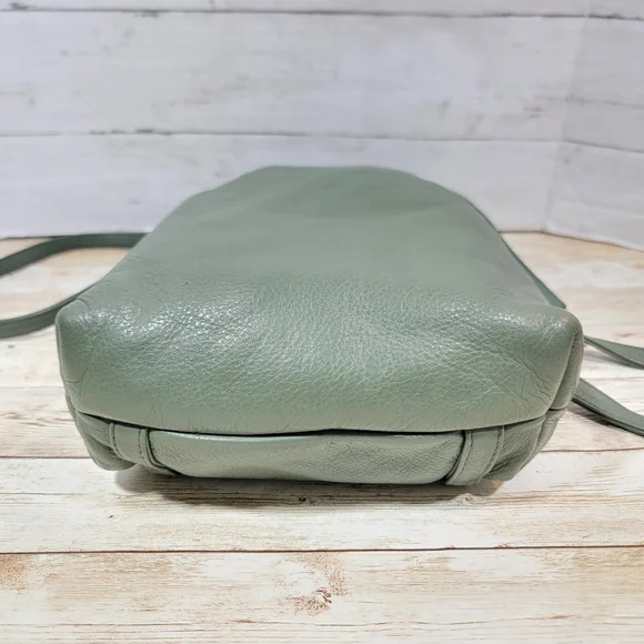 JP Ourse & Cie Kangaroo Olive leather backpack 20w-p00711--_mic-oli_00_2.jpg main image 3
